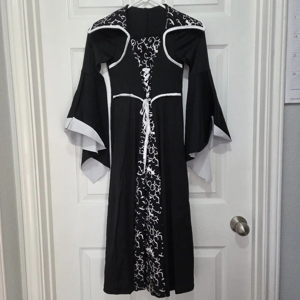 Spirit Halloween Child Midnight Vampiress Black & White Costume Size 6 Vampire - Picture 2 of 10